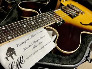 Gibson Es-335 Dot Semi-Hollow Vintage Satin Burst Per-Loved